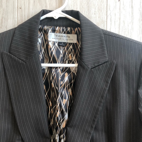 Tahari by Arthur Levine suit - Picture 3 of 7
